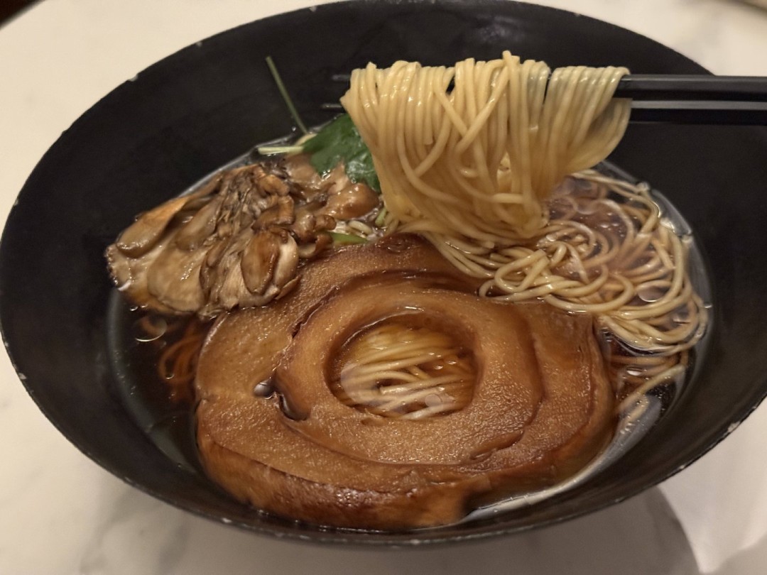 现役厨师试玩《日式拉面模拟器》并设计精进酱油拉面