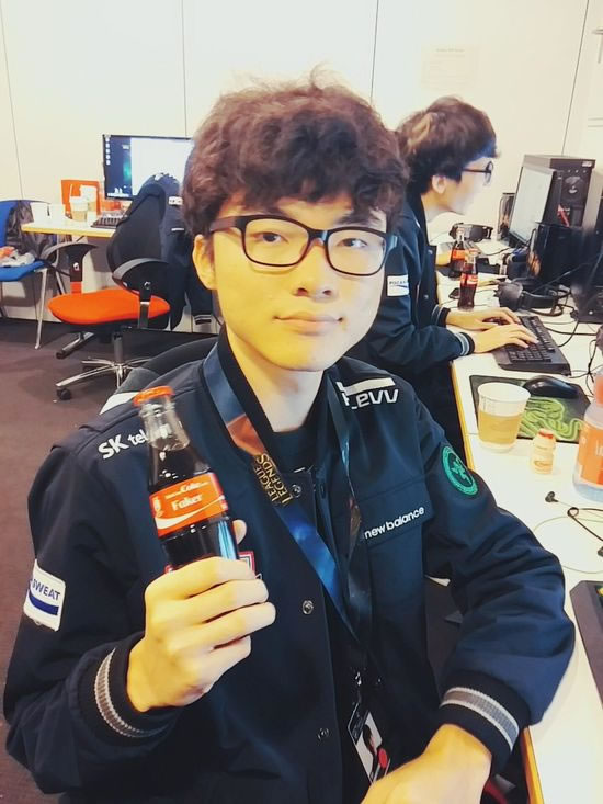 以后喝百事了 可口可乐印SKT队员ID