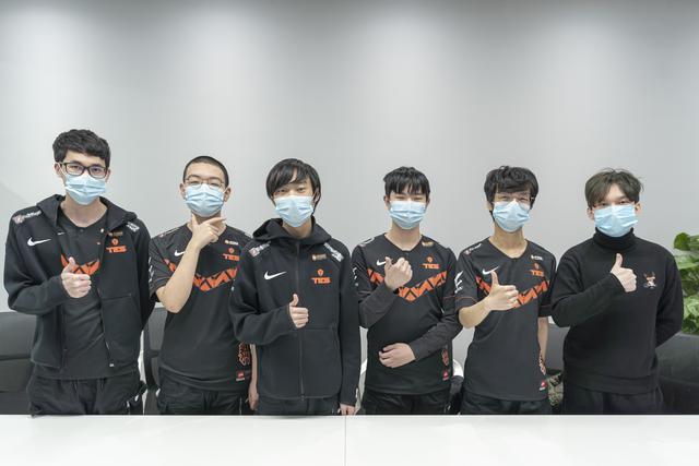 TES赛后群访 knight：小心今晚峡谷里的炸弹人中单队友