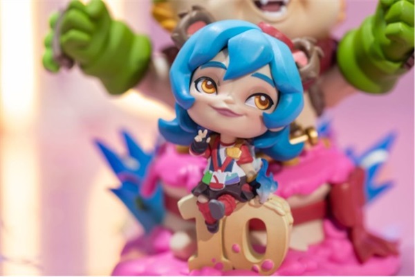 您有一份英雄联盟国服十周年专属礼盒待接收!