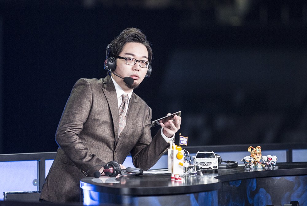 《英雄联盟》解说长毛因辱骂他人被停工7天