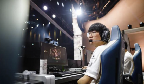 “Doinb还在的话，FPX就不会倒下！”FPX的队魂Doinb！