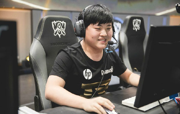 全民直播狂小狗Uzi问鼎最强ADC S6各路大神ADC盘点对比