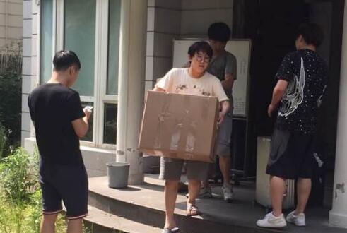 海外经理更新推特 LGD疑似将搬基地