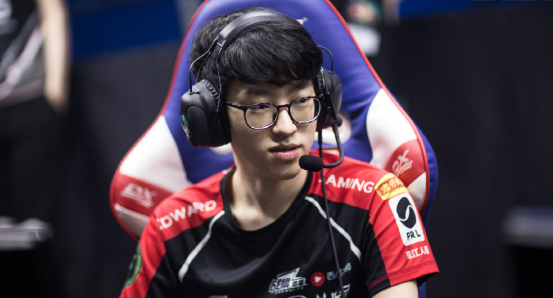 Scout阿卡丽大显神威，EDG取胜JDG冲击S8最后一张门票！