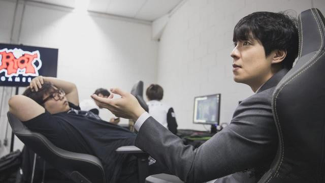 别乱说话！SKT队员开播kkoma逐个查房