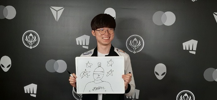 Faker挑战一分钟画英雄 盲僧逗趣画风