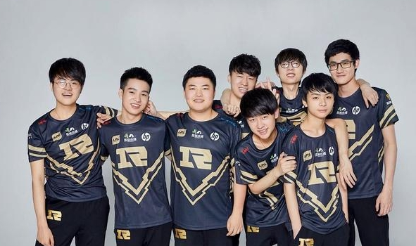 Uzi谈输给IG：我跟小明那波不去就好了