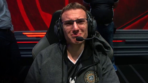 C9遭G2痛击 LCS官推发表情包自我安慰