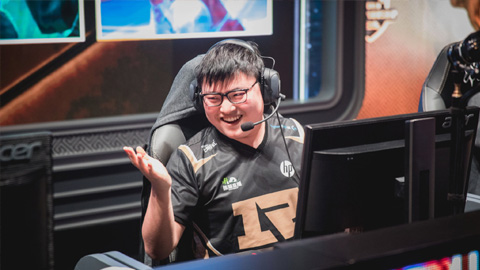 Uzi心态又炸了？怒喷对面锤石光速下播