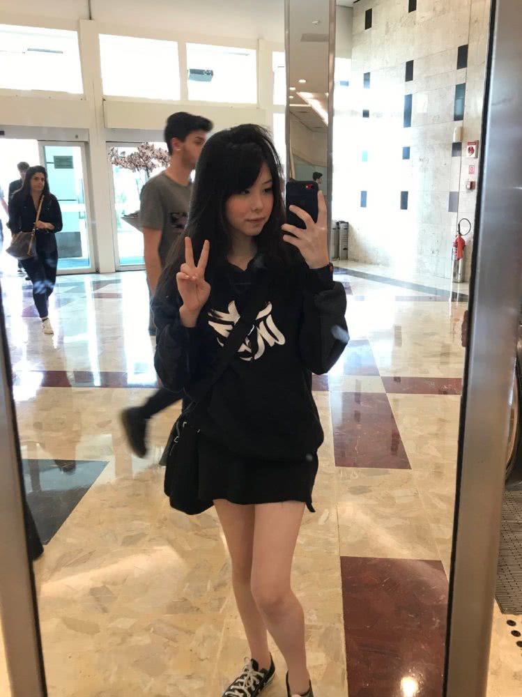 《LOL》巴西战队赛中启用日裔小姐姐 王者实力人还美