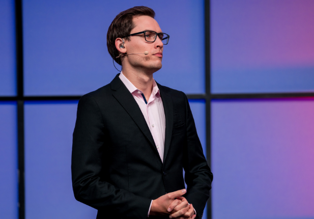 Deficio重回解说席 Perkz称这不公平