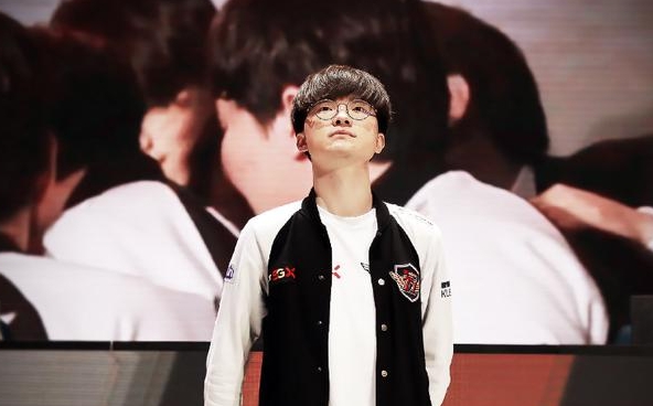 Mlxg复盘半决赛评价Faker：他真的老了