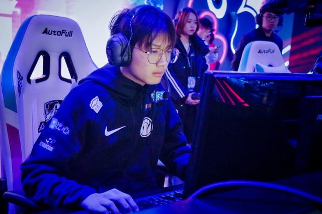 ESPN公布LPL转会评级:FPX为A级,RNG为B级,WE仅有D+