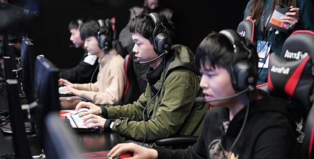 ESPN公布LPL转会评级:FPX为A级,RNG为B级,WE仅有D+