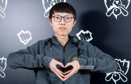 Mlxg撞车左手,野区直接被对面养猪!游戏结束后锅老师一番话亮了