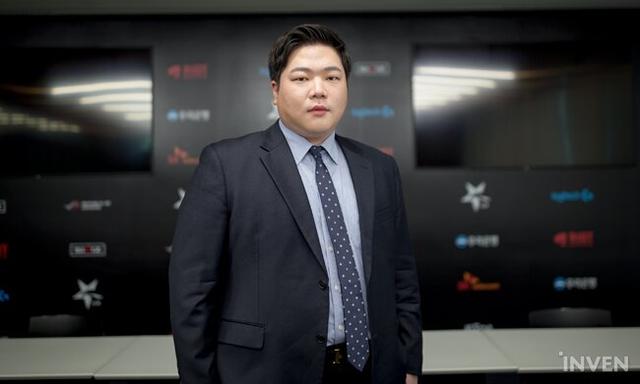 金晶洙监督:目前距离冠军还有距离,目标是夏季赛冠军和世界赛