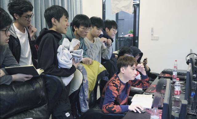 LOL德玛西亚杯:A组御三家首日实力评价,TES为S级,RNG仅有A级